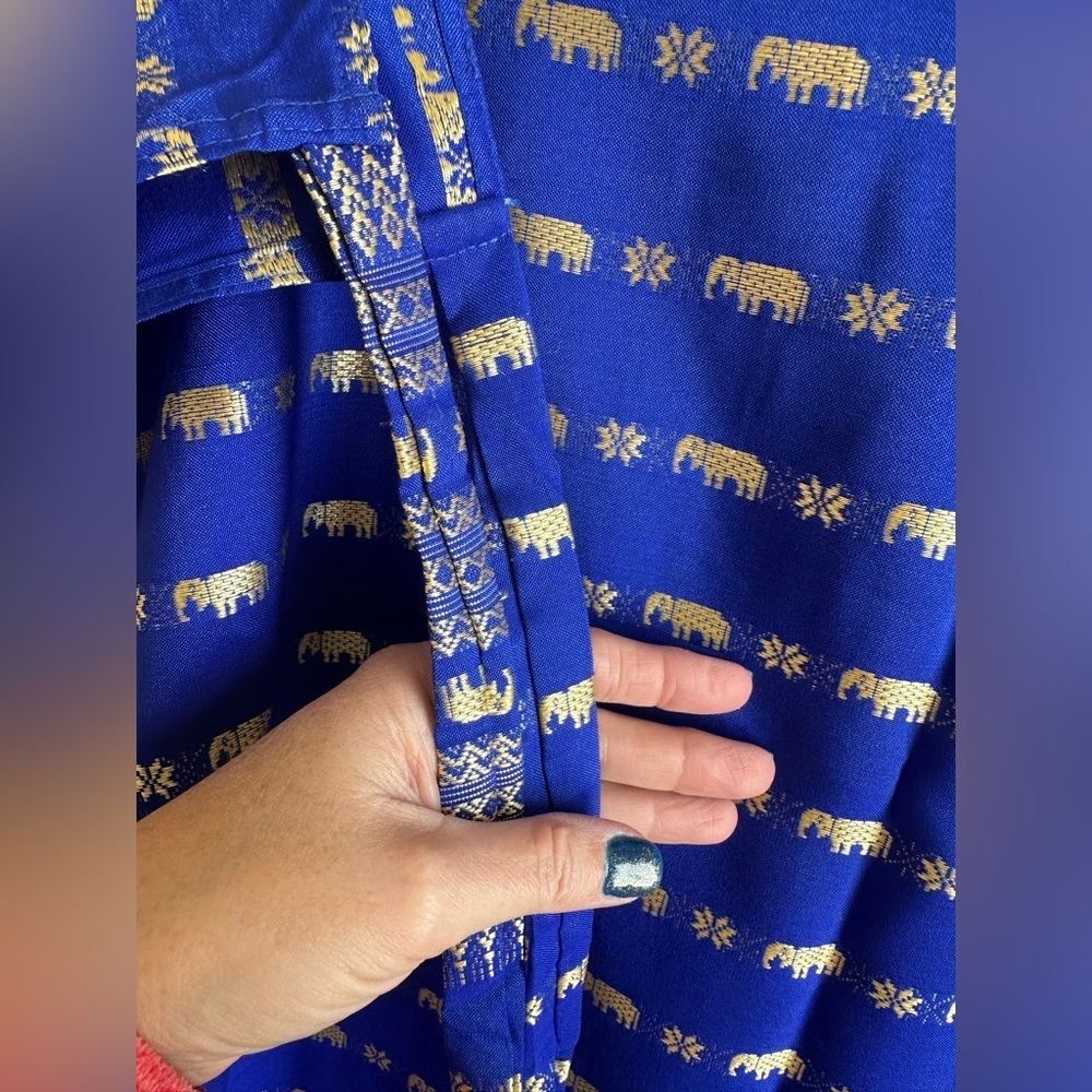 Vtg ThaiSilk Finished Wrap Skirt Elephants Blue Gold Thailand 50” X 38” - Picture 5 of 8